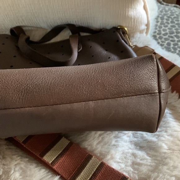 Madewell Leather Crossbody - Picture 4 of 11